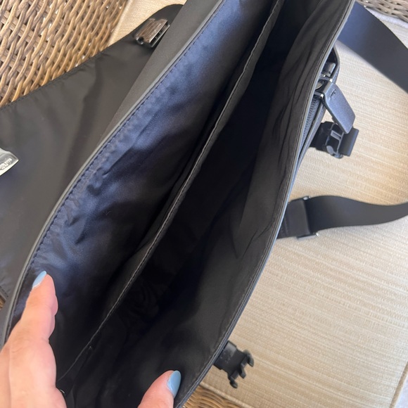 Michael Kors Laptop Bag. Like New- In Excellent Condition! - Picture 5 of 10